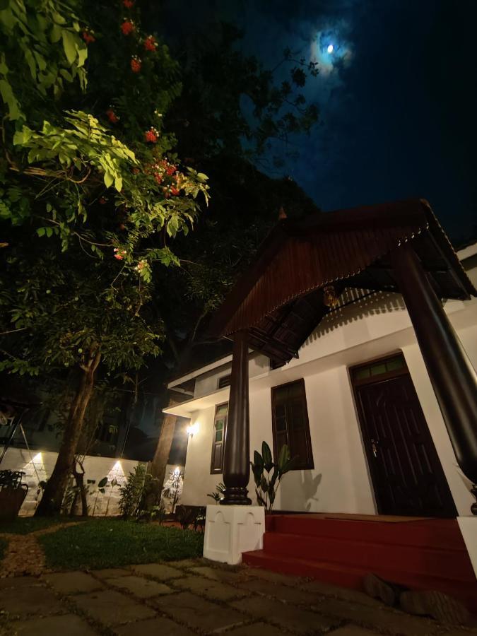 Lannister Inn Kochi Екстер'єр фото